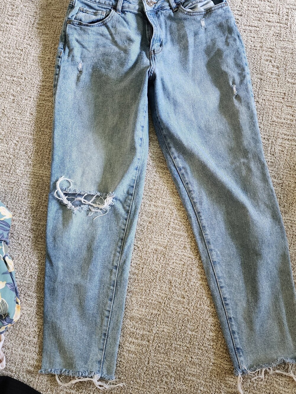 Rewash Light Blue Distressed Boyfriend Jeans Size 29 Like New - Picture 2 of 5